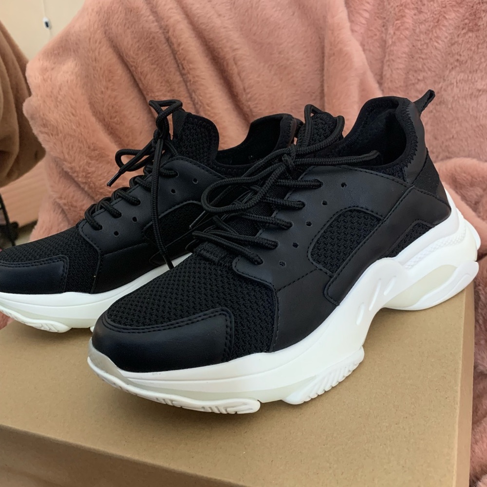 Steve Madden Black sneakers